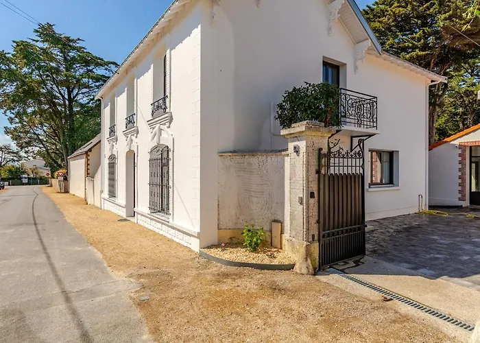 Maison Bois Roux Charme&confort à 200m De La Villa